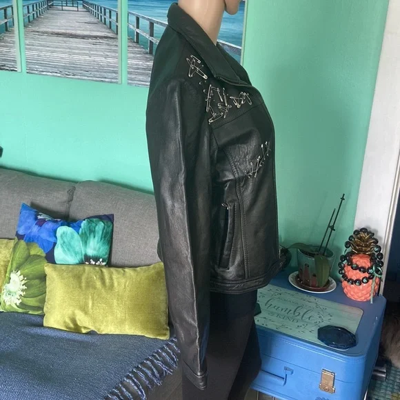 🖤Edgy Leather Jacket🖤 - Picture 6 of 11